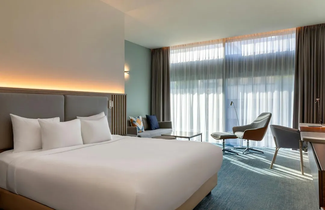 Courtyard By Marriott Amsterdam-1